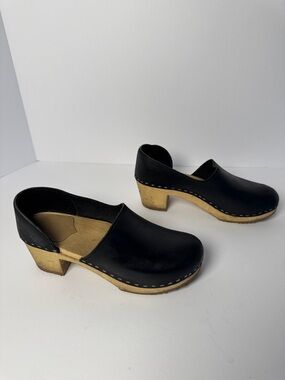 SANDGRENS Women’s Black Leather Wood Clogs Low Heel Closed Back Style 40 Minimal